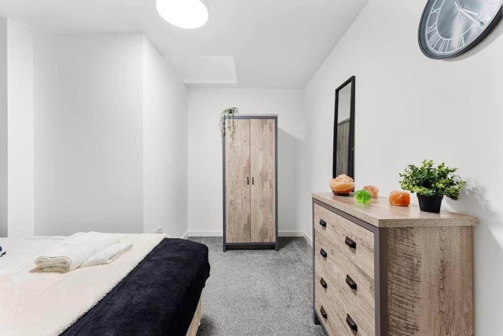 Modern Spacious Three Bedrooms With Private Garden Cardiff Exteriör bild