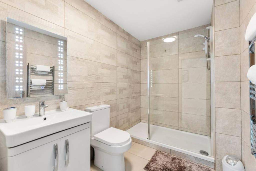 Modern Spacious Three Bedrooms With Private Garden Cardiff Exteriör bild